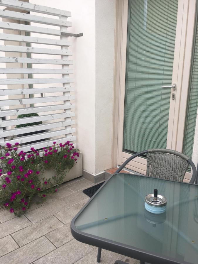Antonella Gardalake 2 Desenzano del Garda Eksteriør bilde